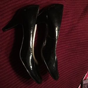 Black Pumps- Size 6 - Liz Claiborne Flex